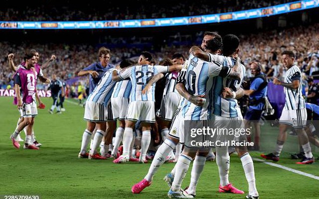 Đá hơn người, Argentina chật vật hạ Thụy Sĩ trong hiệp phụ để tiến vào bán kết