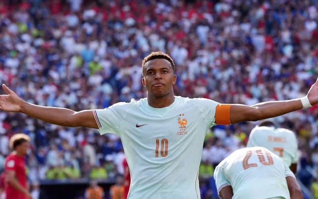 Ai đặt biệt danh 'độc tài' Mbappe?