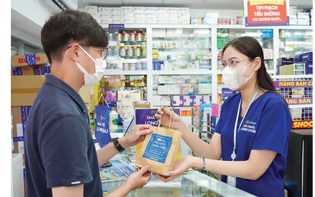 Hé lộ thu nhập của dược sỹ Long Châu, có người được thưởng Tết đến 127 triệu đồng