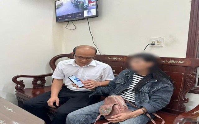 Công an điều tra giao dịch chuyển khoản với nội dung sau: Một người phụ nữ SN 1975 làm việc với lực lượng chức năng