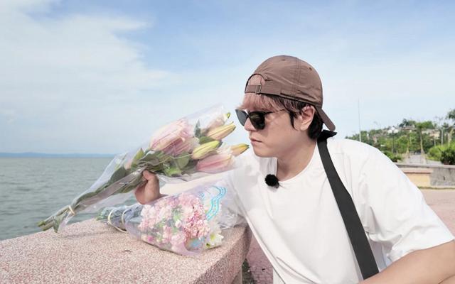 Khách Hàn Quốc mang theo hoa ly ra thẳng Đồ Sơn chỉ để kiểm chứng một điều mà không ai nghĩ tới