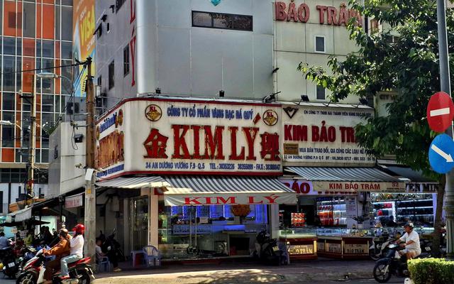 Tiệm vàng Kim Lý đang nằm trong tay ai?