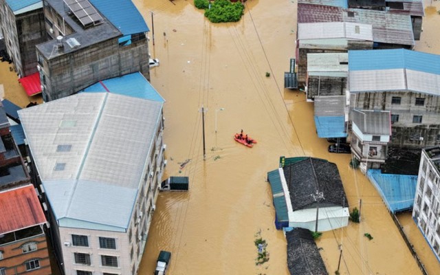 Ông trùm hãng xe mô tô ZXMOTO quyên góp 19 tỷ đồng cho người dân vùng lũ