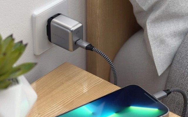 3 lời khuyên cho những người sạc điện thoại qua đêm