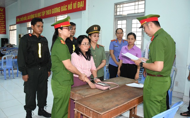 Bắt và khám xét nơi ở của cựu Giám đốc Trung tâm Văn hóa Cao Thị Ngọc Mai