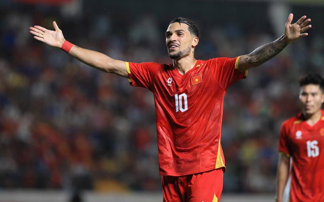 Tuyển Việt Nam đại thắng đội hạng 158 FIFA, Xuân Son - Hoàng Hên - Đình Bắc chạy đà hoàn hảo cho AFF Cup