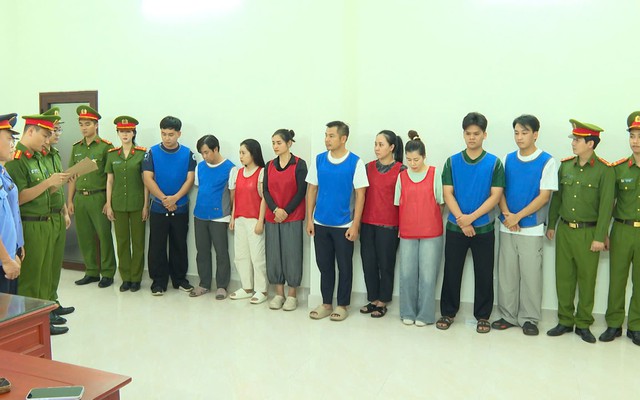 Cảnh sát khám xét 20 cơ sở kinh doanh vàng bạc, bắt 22 đối tượng, thu giữ 1.100 viên kim cương