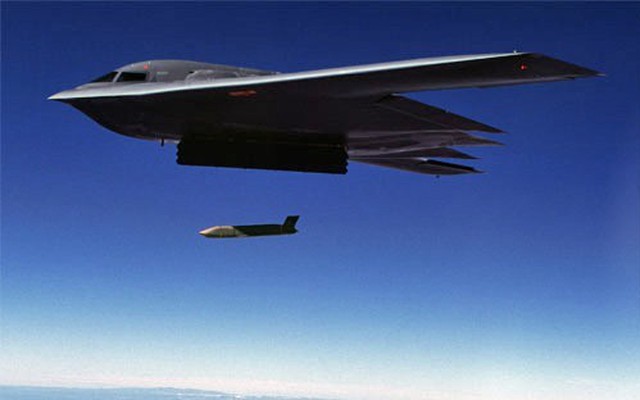 Mỹ phóng tên lửa AGM-158C LRASM từ B-2 Spirit trên bầu trời Thái Bình Dương