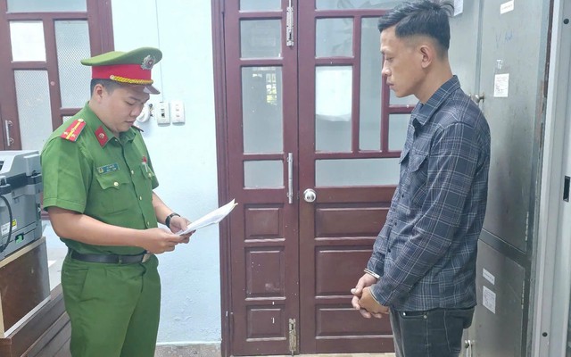 Thi hành lệnh bắt tạm giam nhân viên giao hàng Lê Tấn Hùng SN 1997