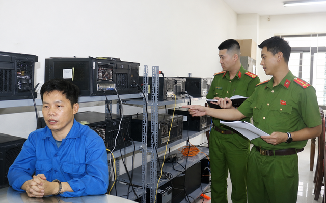 Công an đồng loạt khám xét, bắt Lê Trung Hiếu SN 1984, thu 66 máy tính, 2 ô tô, 5 sổ đỏ, 14 tỷ đồng