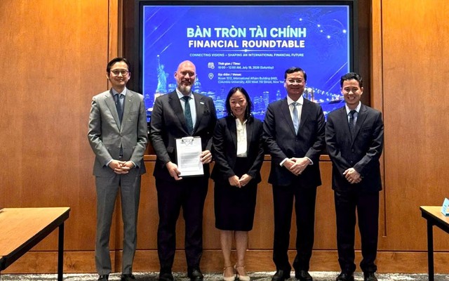 Doanh nghiệp bán dẫn top 10 thế giới trao bức thư đặc biệt cho Trung tâm Tài chính Quốc tế TP.HCM