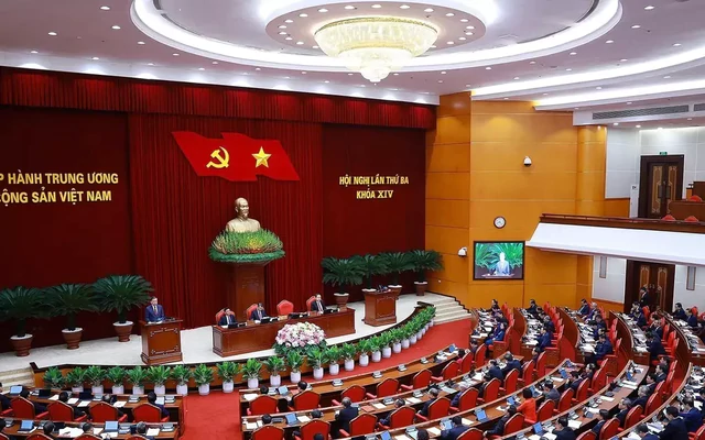 Chọn cán bộ có đức, có tài để thực hiện thành công 4 bước chuyển chiến lược