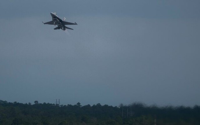 F-16 có thể chuyển quyền điều khiển cho AI chỉ bằng một thao tác