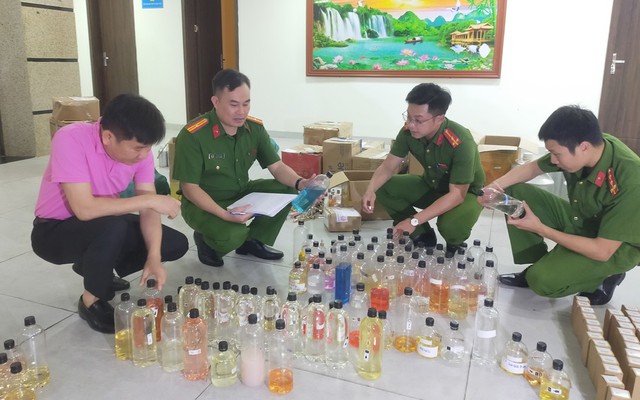 Khám xét khẩn cấp 7 địa điểm trong chuyên án 'khủng', bắt vợ chồng Nguyễn Quỳnh Trang - Mai Minh Đức