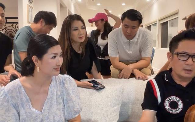 Nhiều nghệ sĩ nổi tiếng tụ họp ở Mỹ
