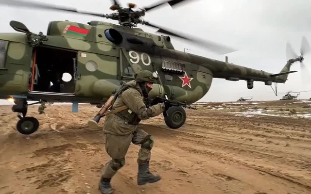 Điều đặc nhiệm dọc biên giới Ukraine, Tổng thống và Bộ trưởng Quốc phòng Belarus cùng lên tiếng