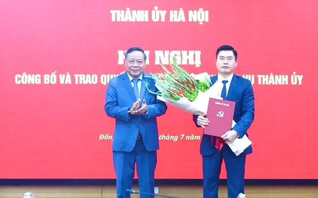 Công bố quyết định của Ban thường vụ Thành ủy Hà Nội về công tác cán bộ