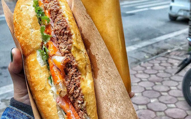 Nóng: Cửa hàng bánh mì nổi tiếng bị phạt 14 triệu đồng vì vi phạm hàng loạt quy định an toàn thực phẩm