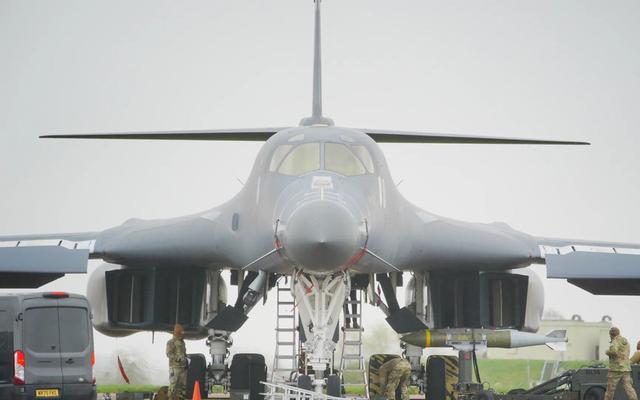 Chiến sự leo thang khi Mỹ sử dụng oanh tạc cơ siêu âm B-1B Lancer tấn công Iran