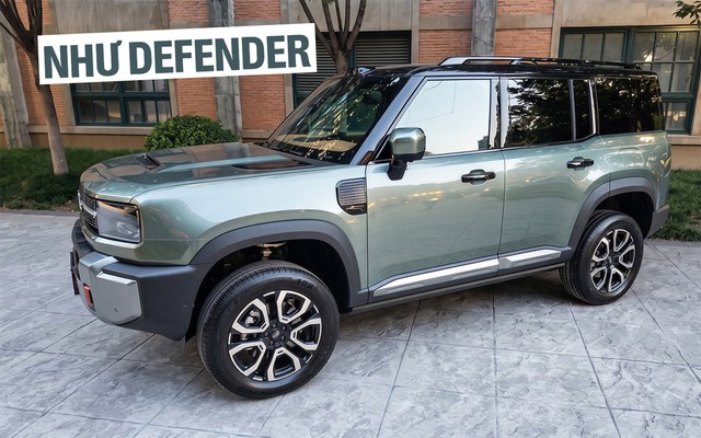 Ảnh thực tế SUV Geely mới dáng như Defender, mạnh hơn 1.100hp, lội nước 800mm, có hơn 50 chỗ chờ lắp phụ kiện địa hình