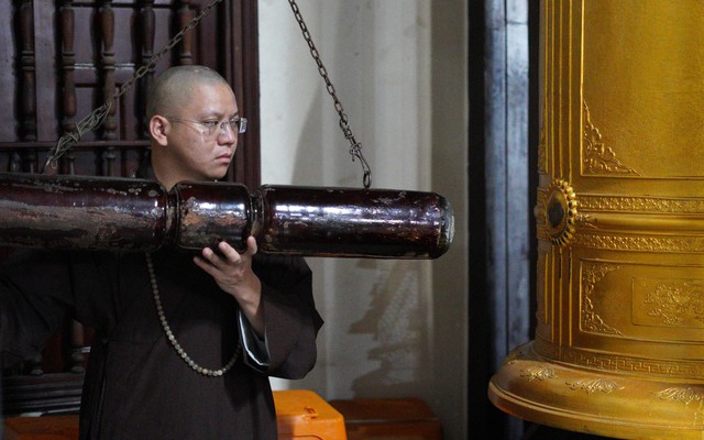5 giờ sáng 27/7, hơn 18.000 ngôi chùa cả nước đồng loạt cử 3 hồi chuông tri ân các Anh hùng liệt sĩ