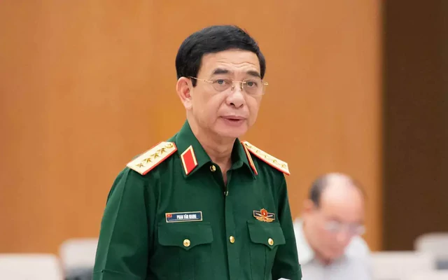 Nghiên cứu bổ sung chính trị viên Ban Chỉ huy quân sự xã là sĩ quan chính quy