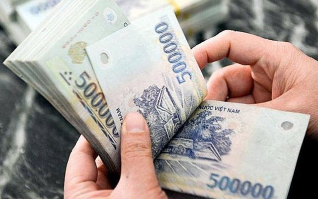 Phát hiện chiếc túi da chứa 3 cọc tiền mệnh giá 200K - 500K cùng 1 sổ tiết kiệm trị giá 4 tỷ đồng nằm chơ vơ tại nhà ga Cảng hàng không Pleiku