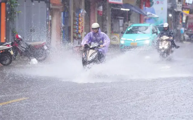 Miền Bắc mưa lớn đỉnh điểm, cảnh báo ngập sâu