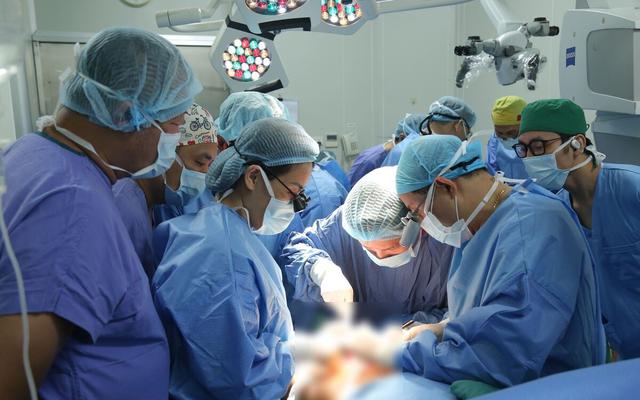 Lần đầu ghép thành công dương vật từ người cho chết não