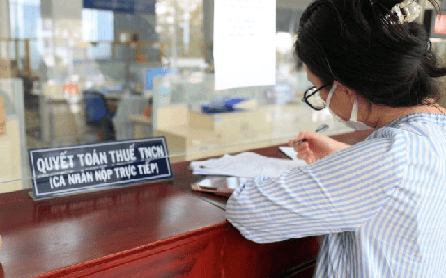 Lương 28 triệu đồng/tháng, có 1 người phụ thuộc, tôi phải nộp thuế TNCN bao nhiêu?