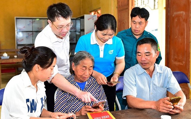 Bộ Chính trị: Nghiên cứu xây dựng quy định dùng mạng xã hội với cán bộ, đảng viên