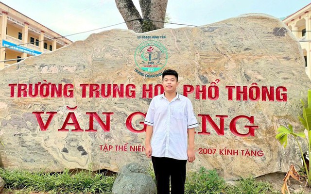 Bố phụ hồ, mẹ bán bánh mì, nam sinh vươn lên đỗ đầu tốt nghiệp THPT tỉnh Hưng Yên
