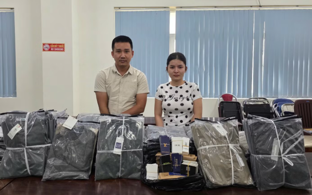 Công an ập vào khám xét xưởng may, khởi tố vợ chồng Phan Thị Hà Ly, tịch thu 15.000 sản phẩm