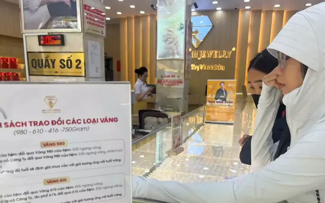 'Bạc mặt' vì vàng, kim cương