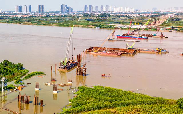 Toàn cảnh cầu Ngọc Hồi gần 12.000 tỷ đồng vượt sông Hồng sau 11 tháng thi công