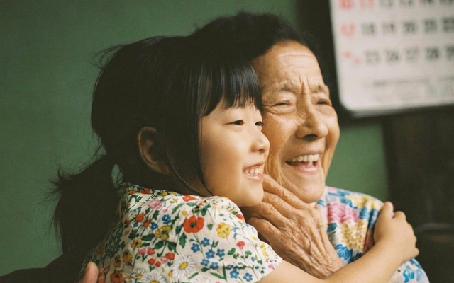 6 năm bỏ nhà đi không một lời nhắn gửi, ngày trở về con gái nói đúng một câu khiến chồng tôi giận run không cầm nổi chén nước