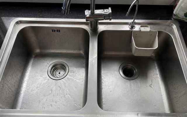 Vì sao ngày càng nhiều gia đình không còn dùng chậu rửa bát đôi? 2 thiết kế đang dần trở thành xu hướng mới