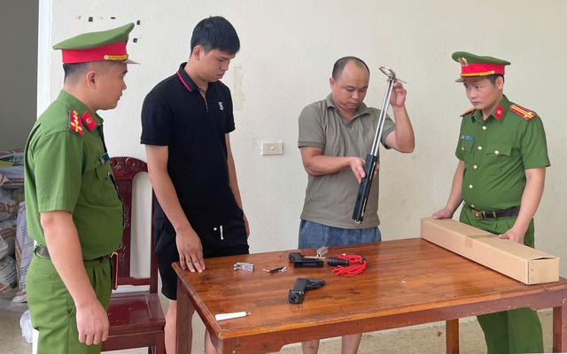 Khám xét nơi ở của TikToker Đỗ Mạnh Tùng SN 1987