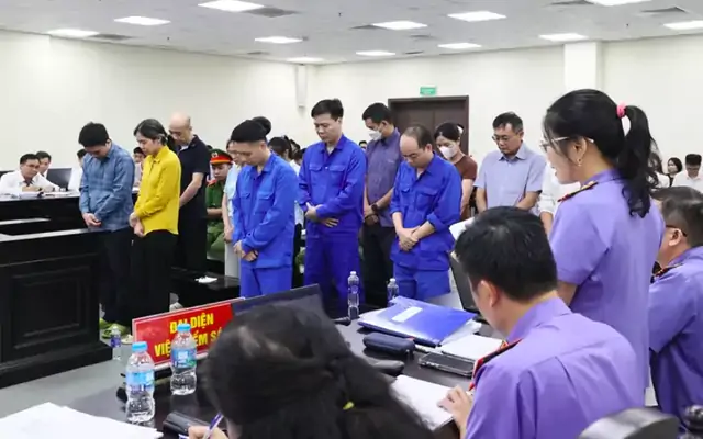 Phán quyết nào cho nhóm cựu cán bộ nhận hối lộ của trùm thực phẩm giả?