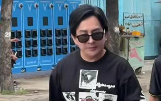 Một nhóm khách khiến NSƯT Kim Tử Long phải chạy vội về quán