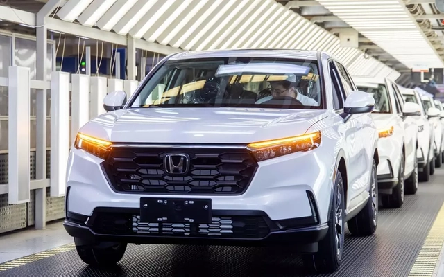 Honda CR-V vượt mặt 'vua doanh số' của Toyota