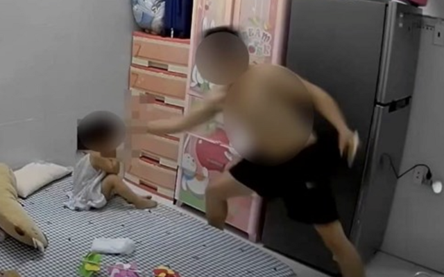 Triệu tập gã đàn ông đánh đập dã man con riêng của người tình ở TP.HCM