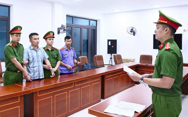 Danh tính nam giáo viên Trường THPT Chuyên Tuyên Quang bị Công an giữ người trong trường hợp khẩn cấp