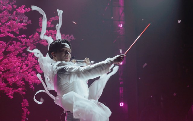 Nghệ sĩ violin khiến khán giả “nổi da gà” ở Anh trai vượt ngàn chông gai là ai?
