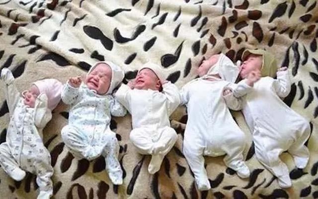 Người mẹ 35 tuổi mạo hiểm sinh 5, sau 19 năm thẳng thắn thừa nhận: "Nếu được chọn lại, tôi thà không sinh đứa nào"
