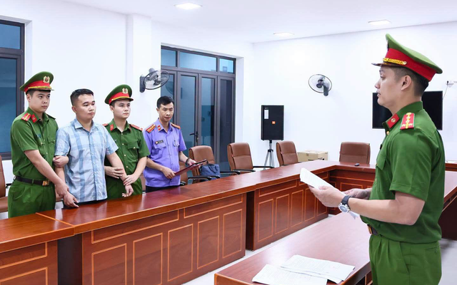Nóng: Lệnh giữ khẩn cấp giáo viên Nguyễn Hà Duy trong vụ 147 điểm 10 môn Toán