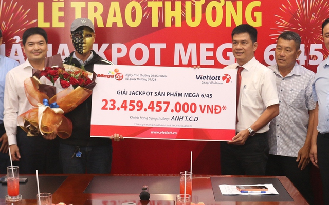 Đang uống cà phê thì phát hiện trúng Jackpot hơn 23 tỷ đồng