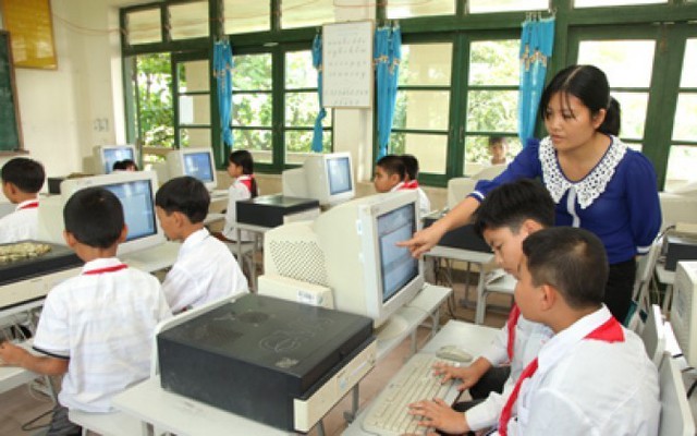 Nhân viên thiết bị thí nghiệm trường học có được chuyển sang giáo viên Tin học?