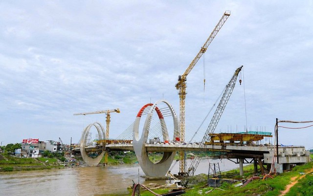 Hà Nội: Cầu hơn 1.800 tỷ đồng qua sông Đuống sắp ‘cán đích’ sau 3 năm thi công