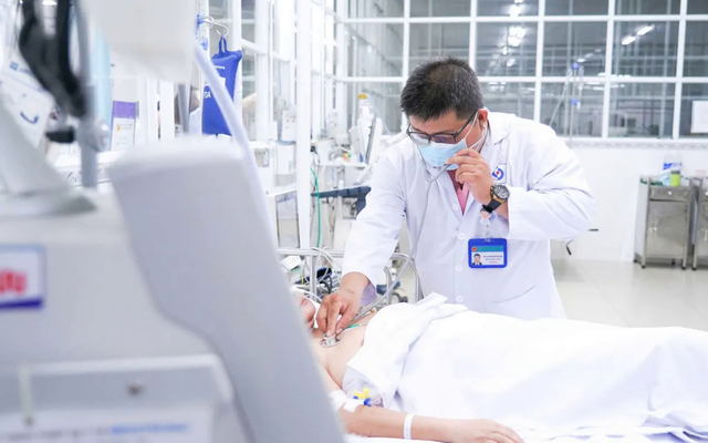 Xương cá xuyên thủng dạ dày, đâm vào gan sau nửa tháng